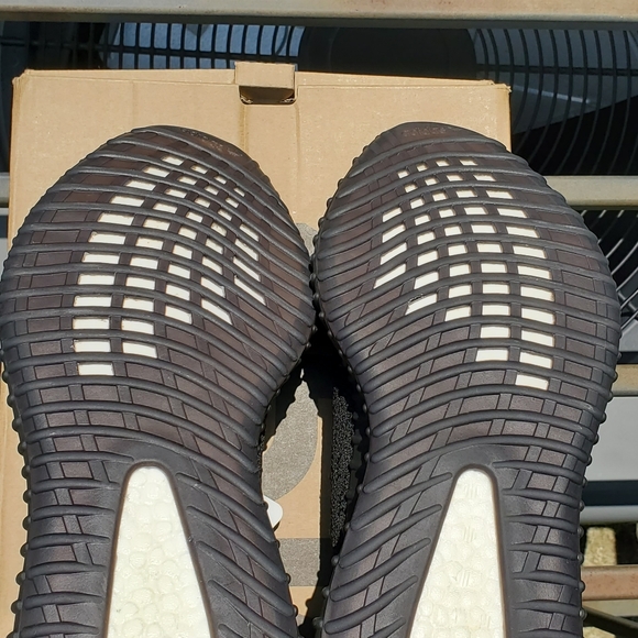 Yeezy Boost 350 V2 Black-Red - Picture 5 of 7